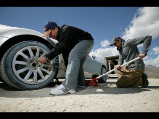 Volkswagen suspendă temporar producţia supermaşinilor Bugatti